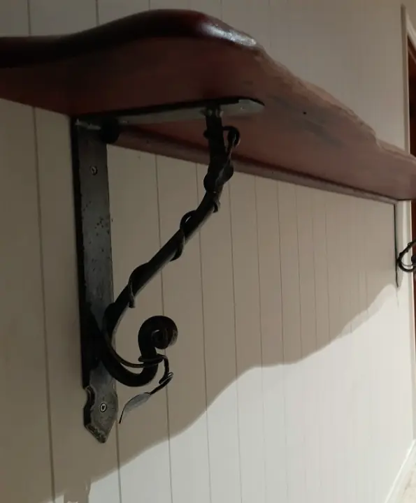 Scroll Bracket